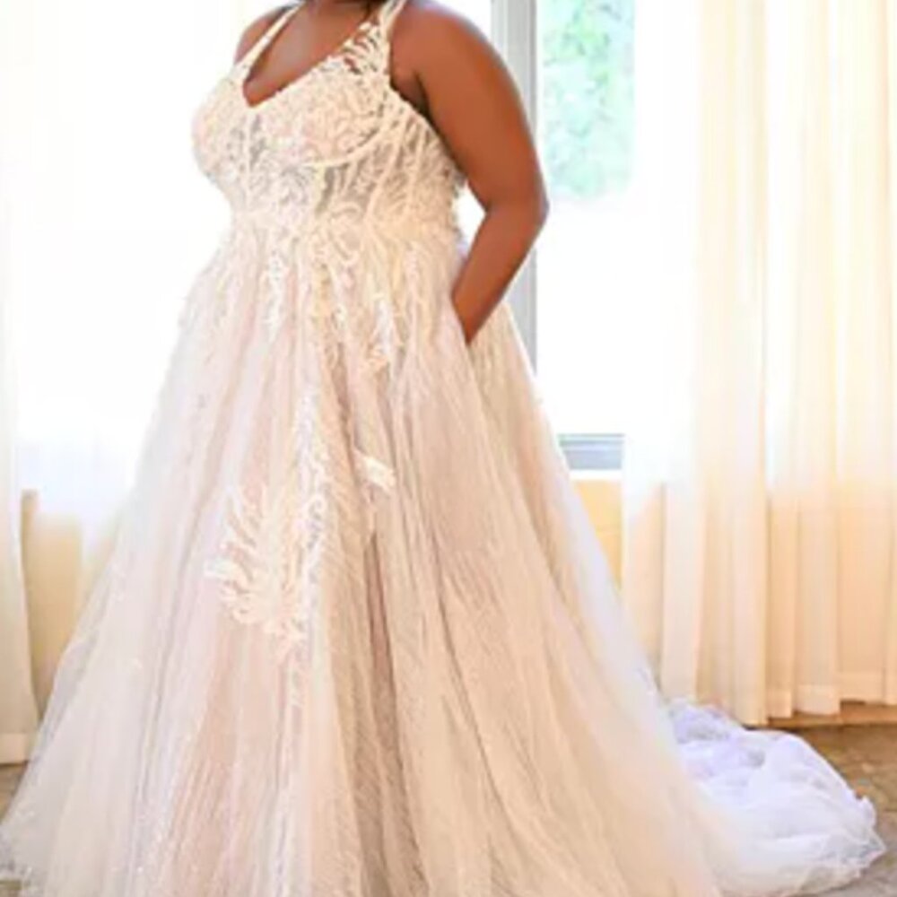 ✨ NWT David’s Bridal Floral Appliqué Halter Wedding Gown + Beaded Veil | $1,928 - Picture 3 of 14